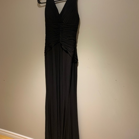 Beautiful black gown - Picture 2 of 7